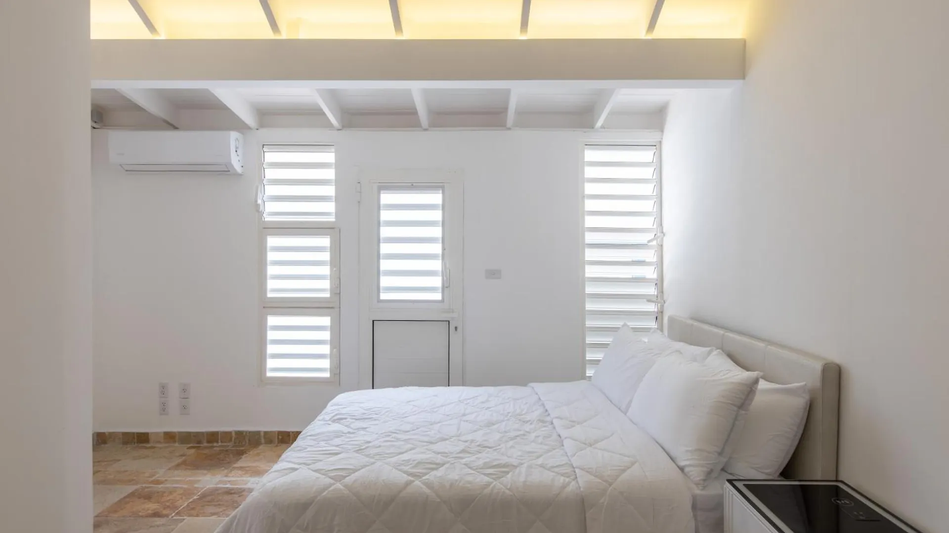 Villa Impala - Front Sea 5Br In Simpson Bay, Sint Maarten